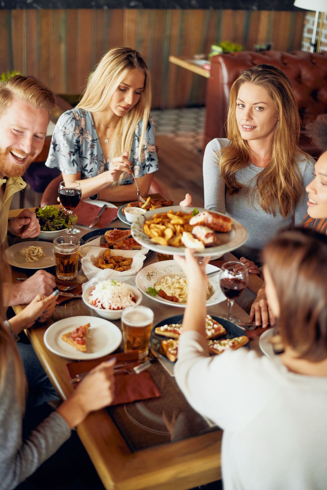 Join a dinner table with people worth meeting